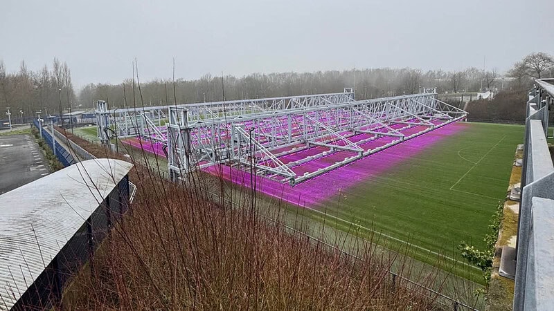 Der rasen des Schalke Stadions wird gedüngt