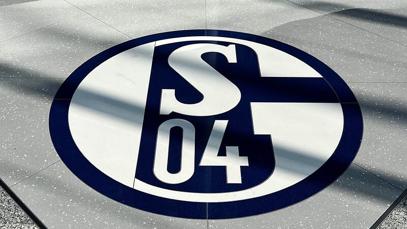 Schalke Wappen auf dem Boden in Stein