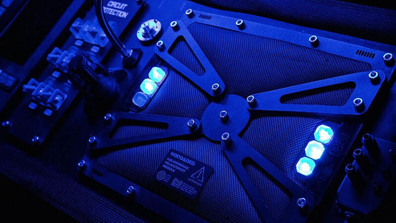 Kasten mit Steuerelementen der Nemo 3