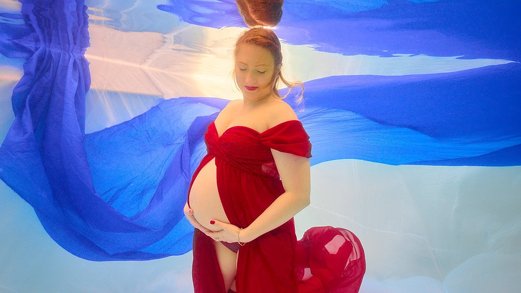 unterwasser-fotoshooting-babybauch