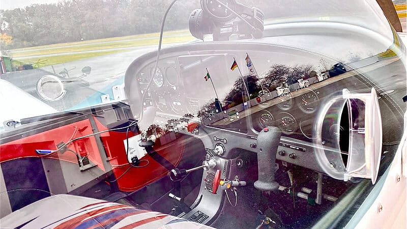 Steuerelemente im Cockpit der Pioneer 200