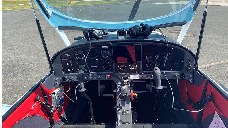 Das Cockpit eines Pioneer 200 Flugzeuges