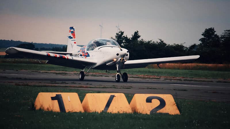 Ein Pioneer 200 Flugzeug das startet