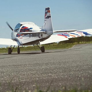 Bild von einem Pioneer 200 Flugzeug von hinten