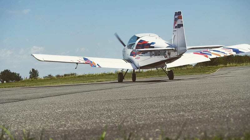 Bild von einem Pioneer 200 Flugzeug von hinten