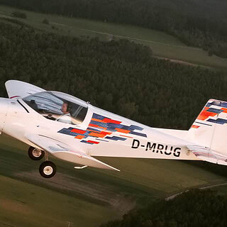 Bild von einem Pioneer 200 Flugzeug nach dem Start