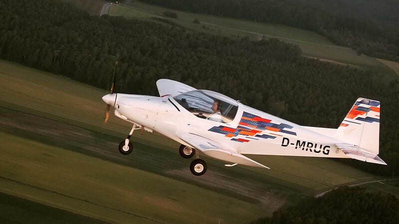 Bild von einem Pioneer 200 Flugzeug nach dem Start