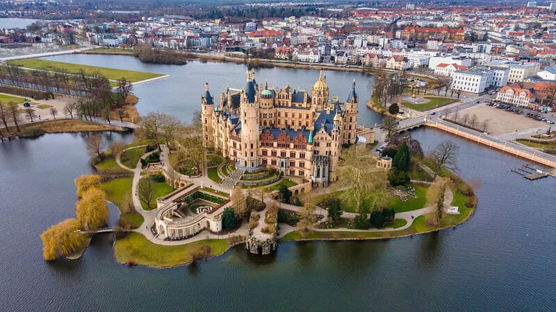 Aussicht auf die Innenstadt und Schweriner schloss mit See- Ballonfahrt- Schweriner Schloss